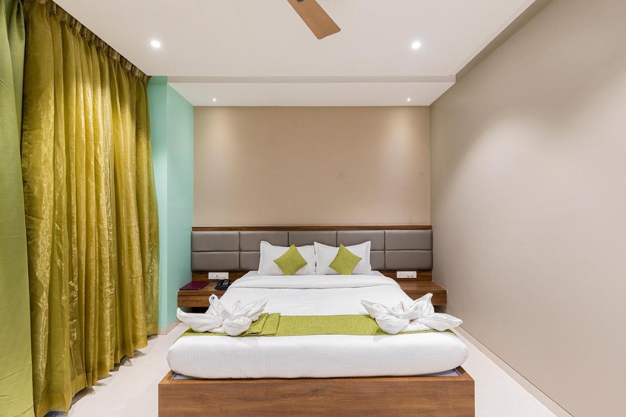 Hotel Seven Oaks Navi Mumbai Exterior foto