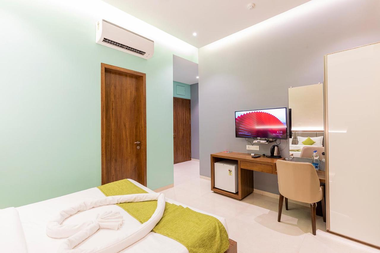 Hotel Seven Oaks Navi Mumbai Exterior foto